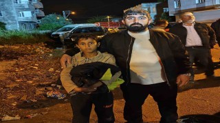 Kendisini ezilmekten kurtaran kişiyle görüşüp elini öptü