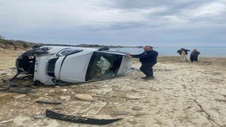 Keşanda kontrolden çıkan otomobil şarampolden kumsala düştü
