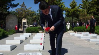 Kilis Valisi Kalaylı bayram arefesinde şehitleri unutmadı