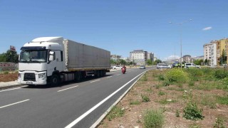 Kiliste tır ile çarpışan motosikletteki 2 kişi ağır yaralandı