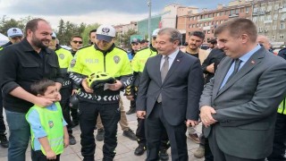 Kırıkkalede motosiklet kazası geçiren sürücülere kask hediye edildi