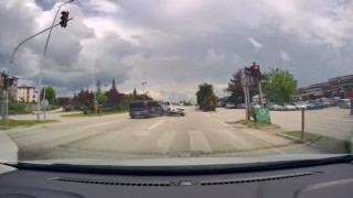 Kırmızı ışık ihlali kazayı beraberinde getirdi