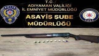 Kız kardeşinin iş yeri önünde havaya ateş açan şahıs yakalandı