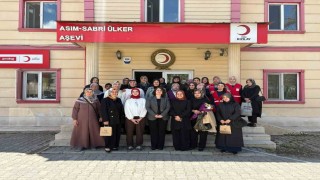 Kızılaydan hem anne hem baba olan kadınlara Anneler Günü sürprizi