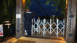 Kızılırmak coştu, sallanan köprü yaya geçişlerine kapatıldı