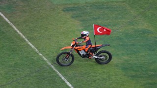 Kocaeli Stadyumunda Zayn Sofuoğlundan motosiklet şovu