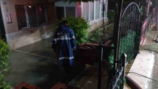 Kocaelide sağanak etkili oldu: ev ve iş yerlerini su bastı