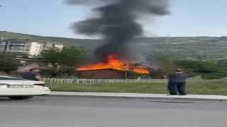 Kocaelide tek katlı ev alevlere teslim oldu