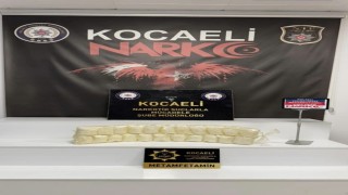 Kocaelide vücutlarına sarılı 7 kilo uyuşturucuyla yakalanan 2 kişi tutuklandı