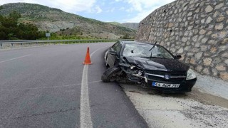 Kontrolden çıkan araç bariyerlere çarptı: 1 yaralı