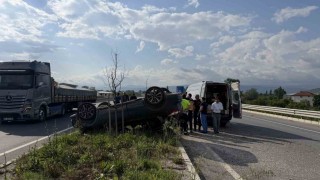 Kontrolden çıkan otomobil takla attı