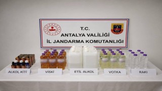 Konyaaltında kaçak alkol operasyonu