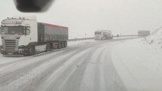 Kop Dağında kar ve tipi ulaşımı zorlaştırdı