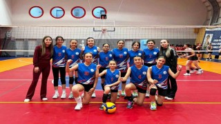 Körfez Gençlerbirliği Midi Kız Voleybol Takımı sezona galibiyetle başladı