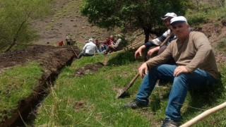 Köylülerden imece usulü su kanalı temizliği