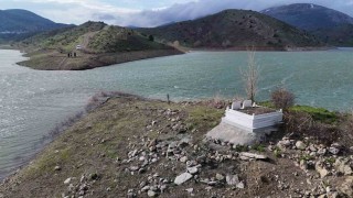 Köylünün suyla imtihanı, mezarlar bir görülüyor bir kayboluyor