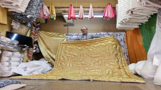 Kraliçe 2. Elizabethin yorganını yapan İnegöllü 60 yıldır mesleğine sıkı sıkı sarılıyor