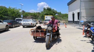 Kurbanlıkları sepetli motosikletlerle taşıdılar