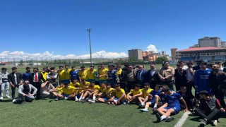 Kurtalanda Liseler Arası Futbol Turnuvasının Şampiyonu Kayabağlar ÇPL oldu
