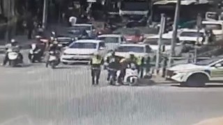 Kuryeyi polisin ‘heimlich manevrası kurtardı