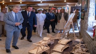 Kuşadasında öğrencilerin eserleri sergilendi
