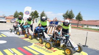 Kütahyada anaokulu ve ilkokul öğrencilerine trafik eğitimi