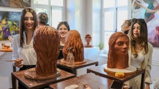 Lise öğrencilerinden yıl sonu sanat sergisi