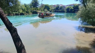 Manavgat Irmağında kaynağı belirlenemeyen görüntü endişelendiriyor
