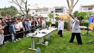 Manisada öğrenciler bahar şenliği ile geleceğe çiçek açtı