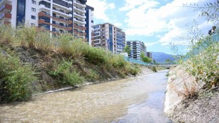 Manisadaki dere yatakları temizleniyor