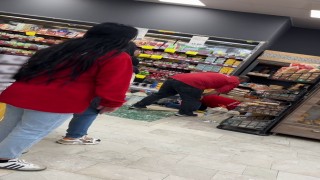 Markete giren fare paniğe neden oldu
