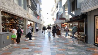 Marmariste yenilenen çarşı turistlerin gözdesi oldu