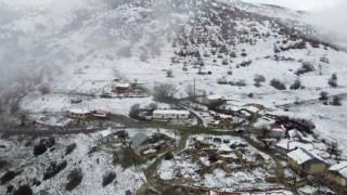 Mayısta kar sürprizi: Refahiyede köyler beyaza büründü