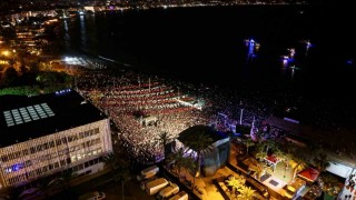 Melek Mosso Alanyada festivalde sahne aldı