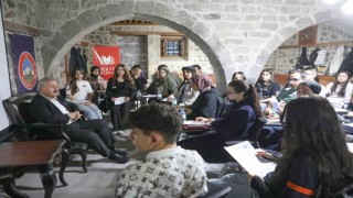 Melikgazi Belediyesi gençlerin hayallerine imza atmaya devam ediyor