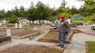 Melikgazide mezarlıklar bayrama hazırlanıyor