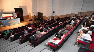 Mersin Büyükşehir Belediyesinden çocuklara kuklalı tiyatro sürprizi