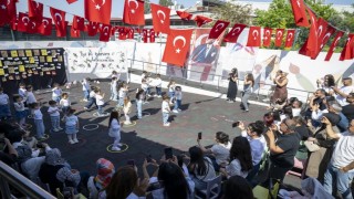 Mersinde Anneler Günü çocukların kahkahalarıyla kutlandı