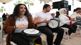 Mersinde engeller sanat ve müzikle aşıldı