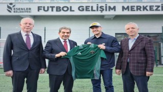 Mesut Özil Esenlerde sahaya indi