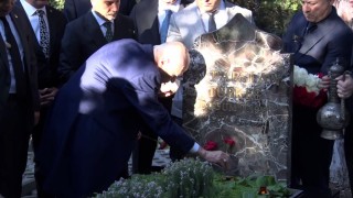 MHP lideri Bahçeli, Merhum Türkeşin kabrini ziyaret etti