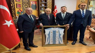 MHP lideri Bahçeliye Erzurumspor forması takdim edildi