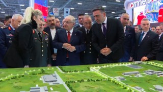 Milli Savunma Bakanı Yaşar Güler, SAHA EXPOda sergilenen teknolojileri inceledi
