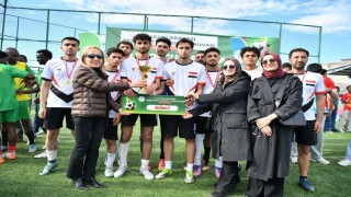 Mini Dünya Kupasında kardeşlik kazandı: Yeşilyurtta uluslararası futbol coşkusu