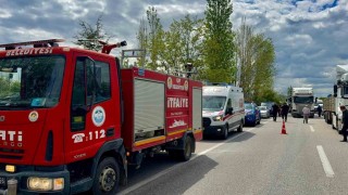 Minibüsün ağaca çarptığı kazada 2 kişi yaralandı