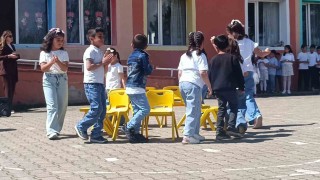 Minik yüreklerden ertelenen 23 Nisan coşkusu