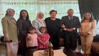 Minik yüreklerden Şükran Teyzeye duygu dolu anneler günü