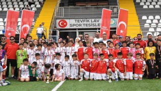 Minikler 19 Mayıs ruhunu sahaya taşıdı
