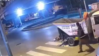 Motosiklet pikaba çarptı: 2 ağır yaralı