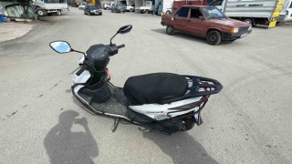 Motosiklet sürücüsünün yaralandığı kaza kameraya yansıdı